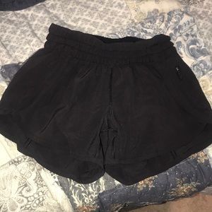 LULULEMON TRACKER SHORT V4 4”